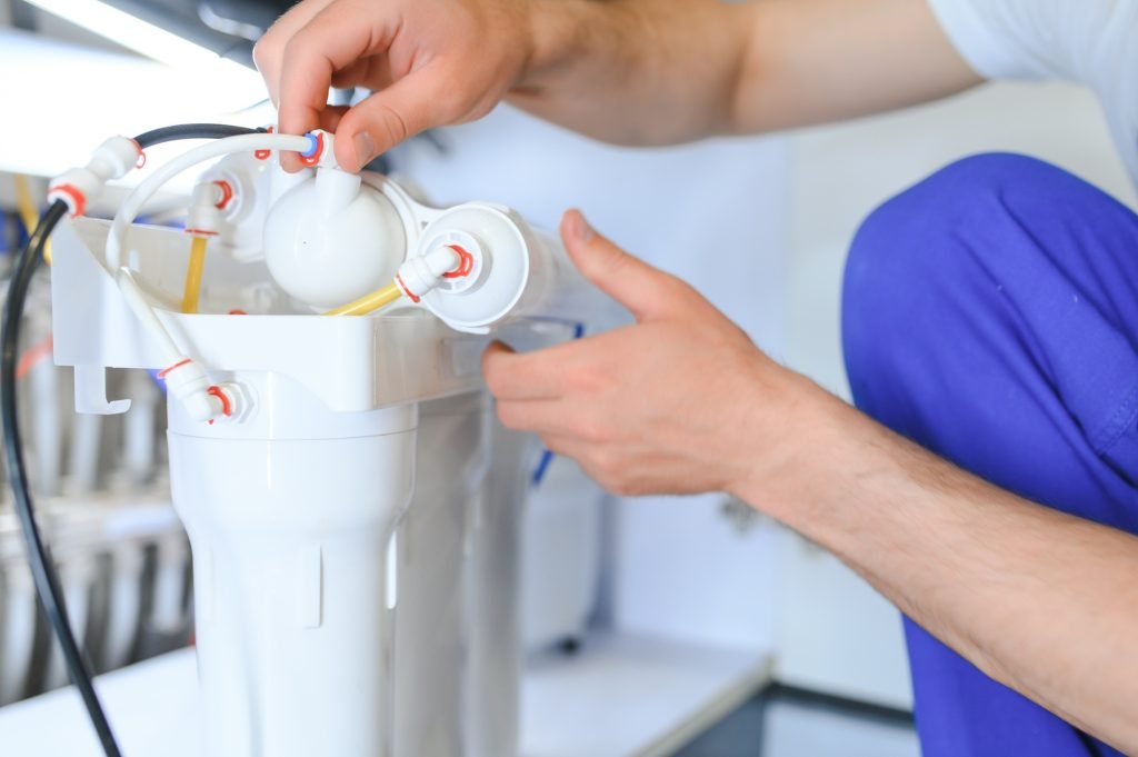 plumber change the water filter